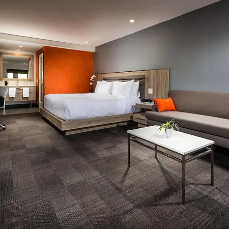 Canoga Hotel At Warner Center